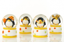 Pinguino sfera vetro